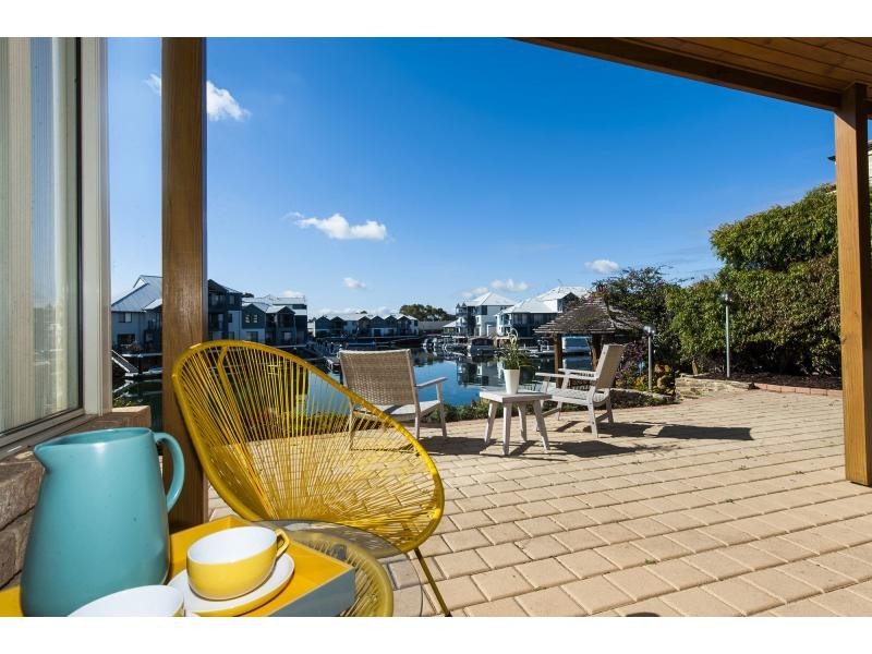 27 Genevieve Court, Halls Head WA 6210