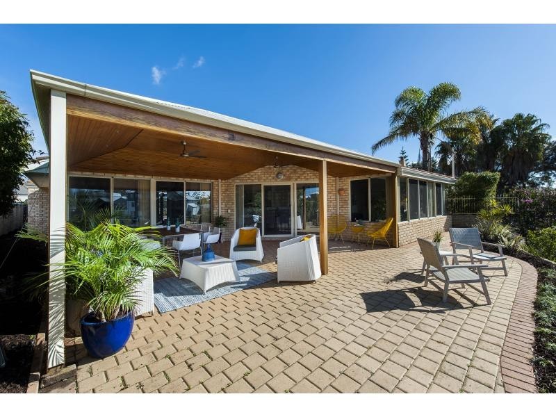 27 Genevieve Court, Halls Head WA 6210