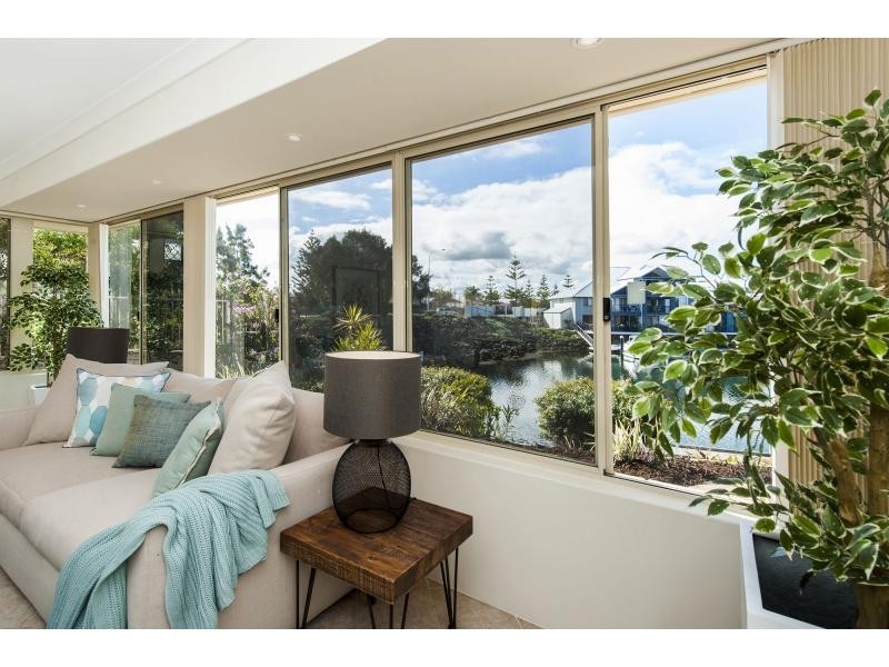 27 Genevieve Court, Halls Head WA 6210