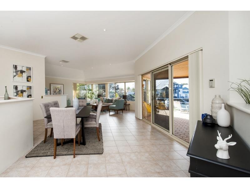 27 Genevieve Court, Halls Head WA 6210