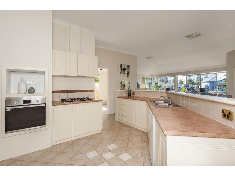 27 Genevieve Court, Halls Head WA 6210