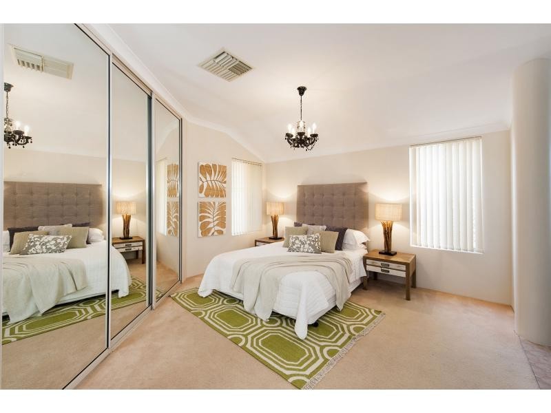 27 Genevieve Court, Halls Head WA 6210