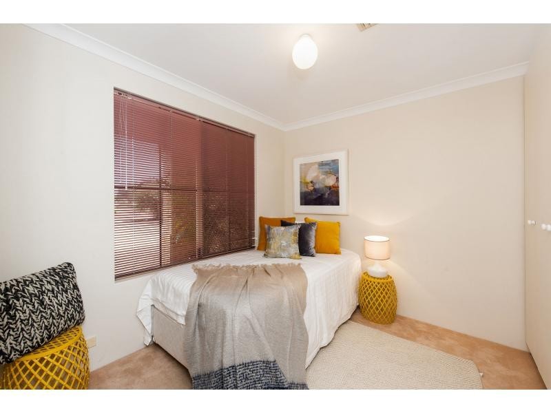 27 Genevieve Court, Halls Head WA 6210