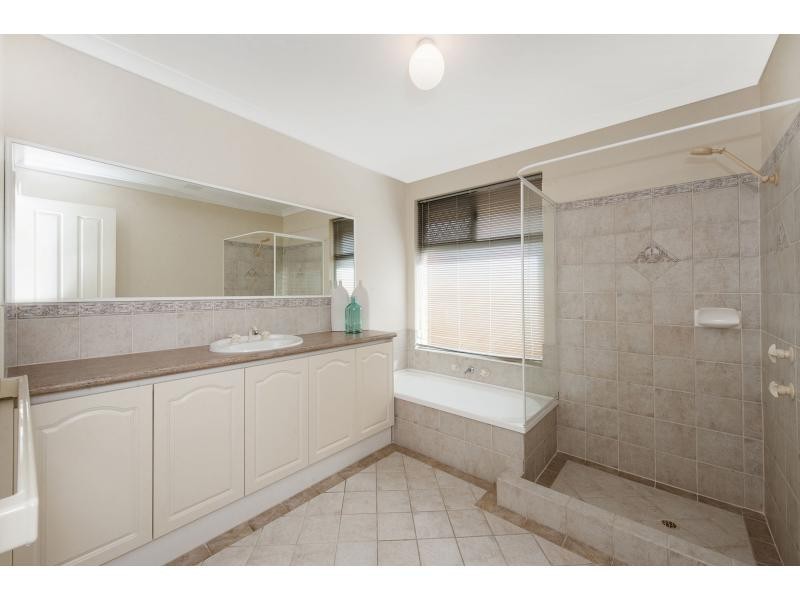 27 Genevieve Court, Halls Head WA 6210