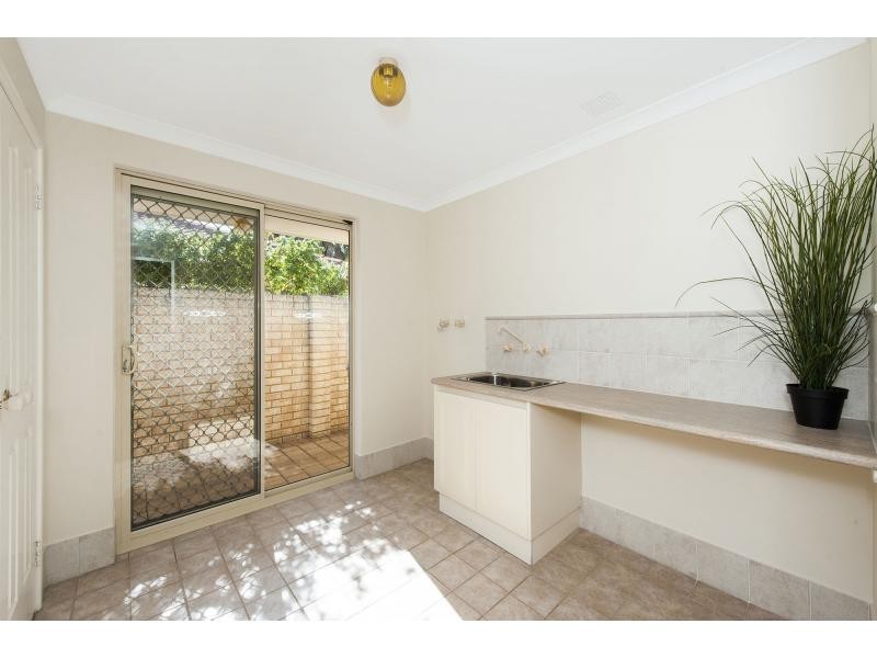 27 Genevieve Court, Halls Head WA 6210