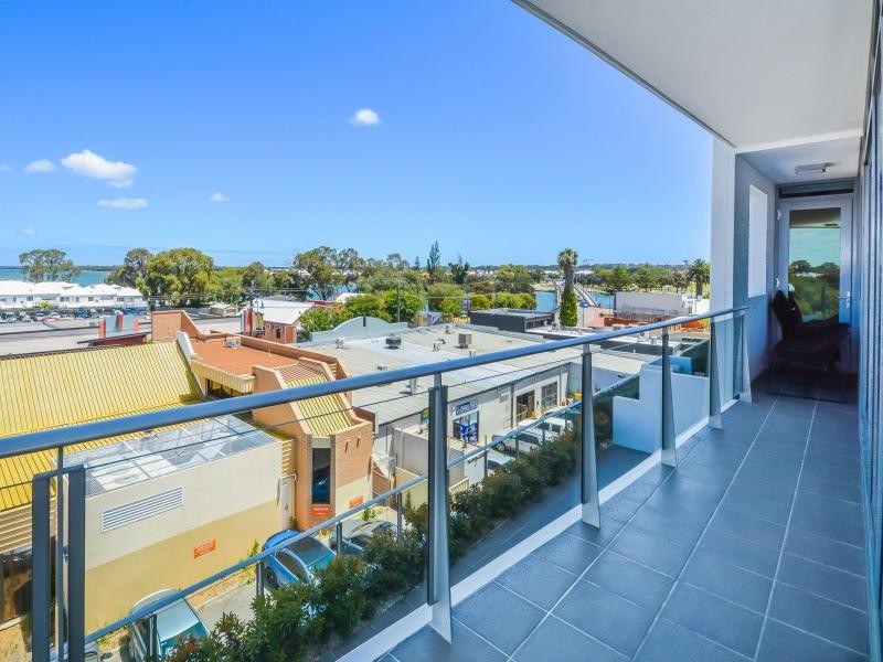 11/1 Barracks Lane, Mandurah WA 6210