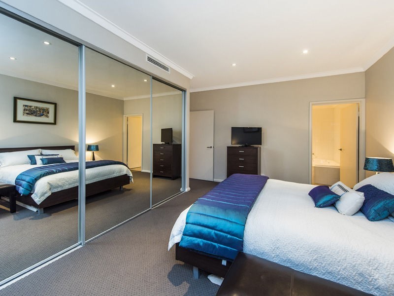 Unit 1/33 Breakwater Parade, Mandurah WA 6210