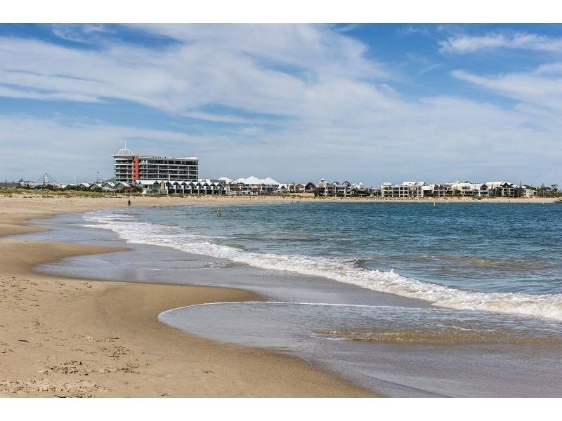 5 Barry Street, Mandurah WA 6210