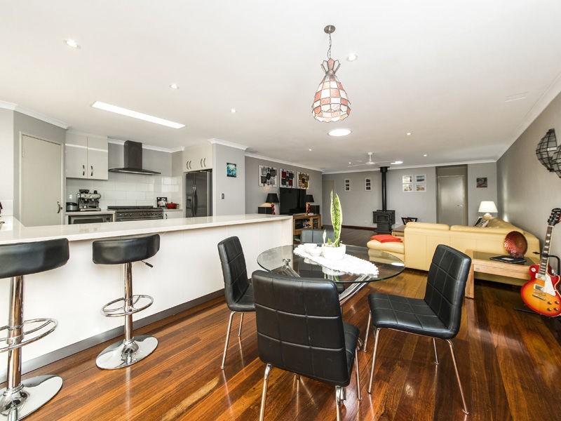 63 Templetonia Promenade, Halls Head WA 6210