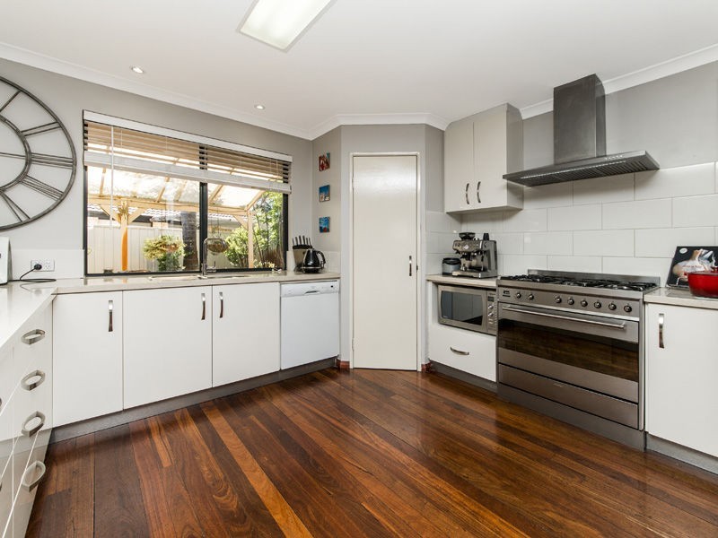 63 Templetonia Promenade, Halls Head WA 6210