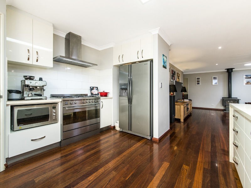 63 Templetonia Promenade, Halls Head WA 6210