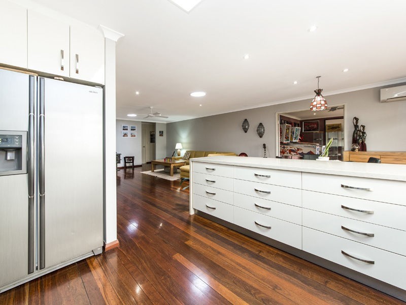 63 Templetonia Promenade, Halls Head WA 6210