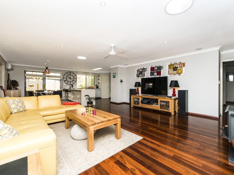 63 Templetonia Promenade, Halls Head WA 6210