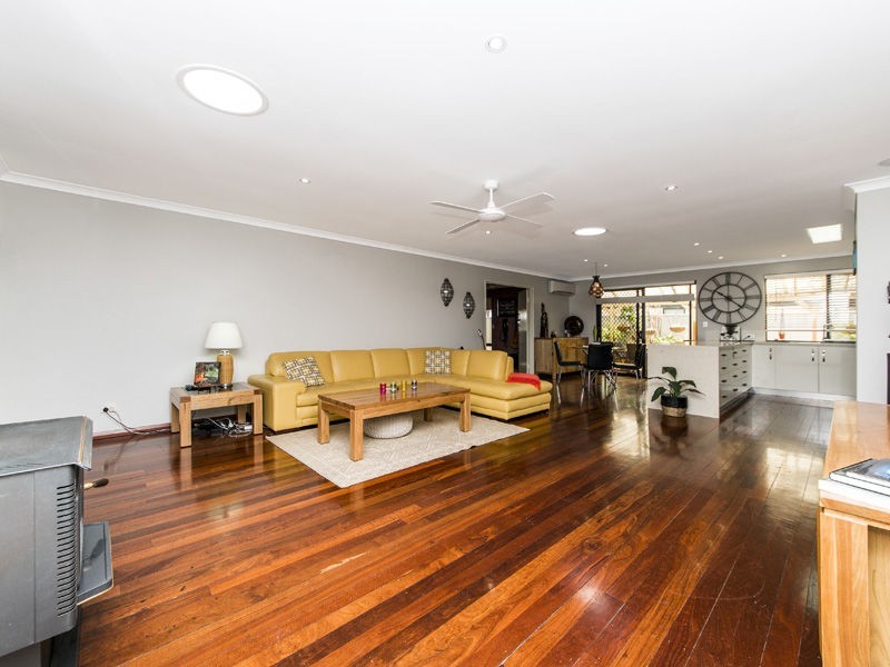 63 Templetonia Promenade, Halls Head WA 6210