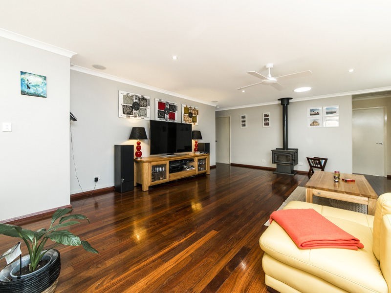 63 Templetonia Promenade, Halls Head WA 6210