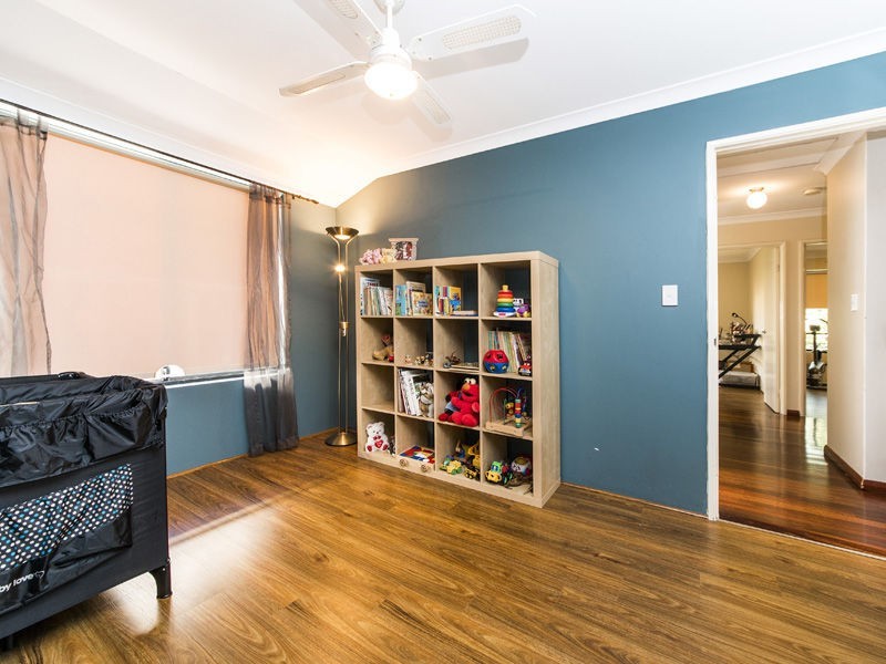 63 Templetonia Promenade, Halls Head WA 6210