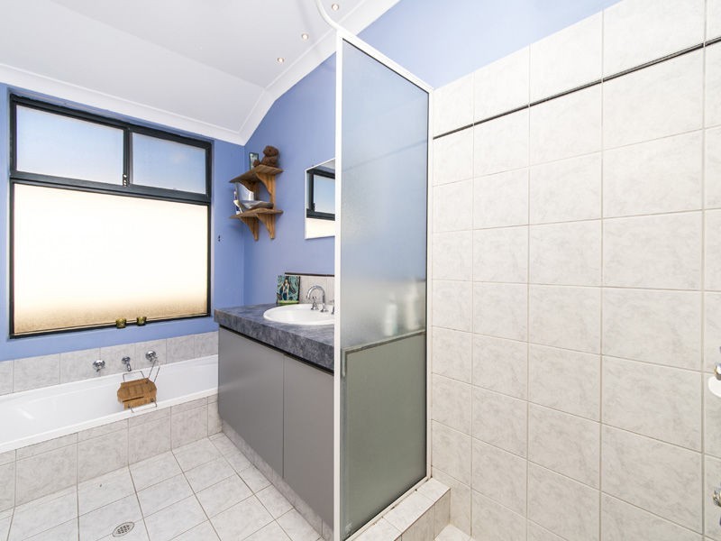 63 Templetonia Promenade, Halls Head WA 6210