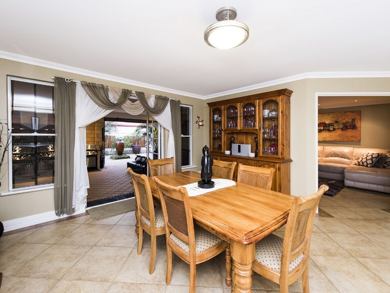 53 Ballard Meander, Lakelands WA 6180