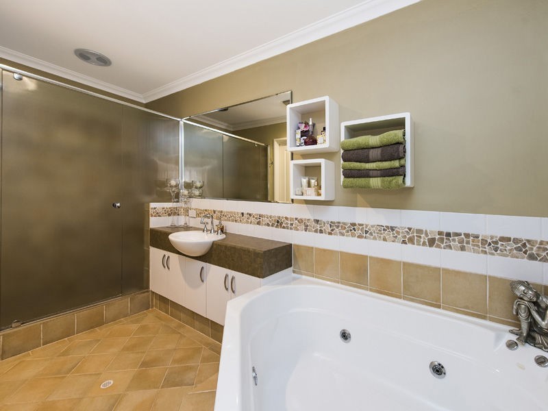 53 Ballard Meander, Lakelands WA 6180