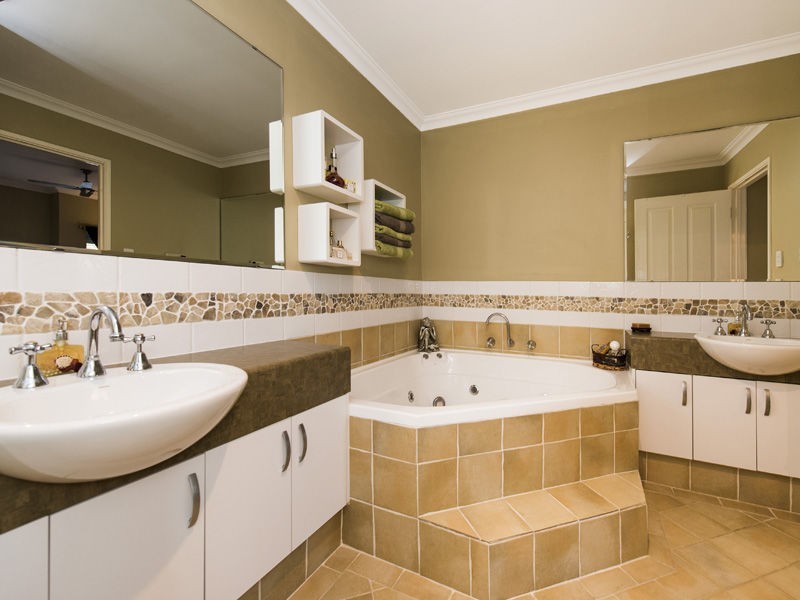 53 Ballard Meander, Lakelands WA 6180