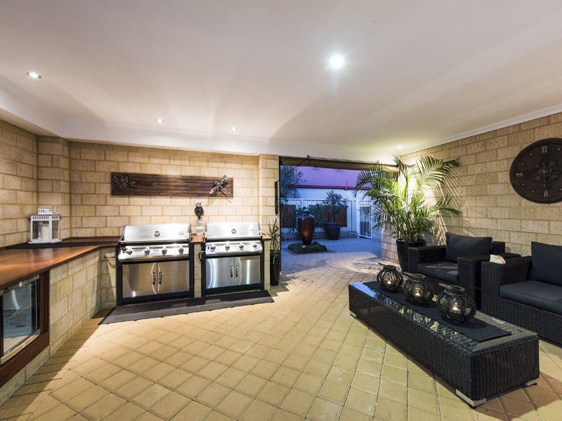 53 Ballard Meander, Lakelands WA 6180