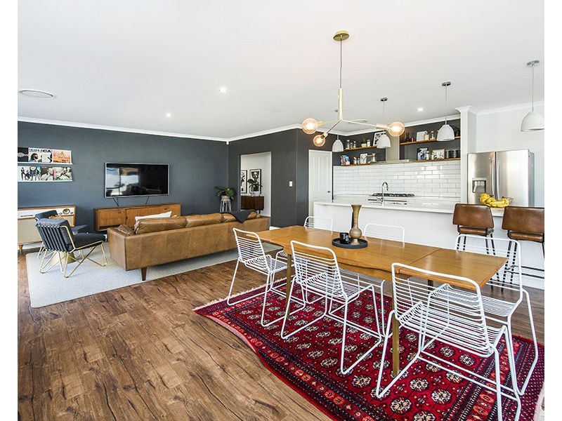 12 Bobtail Bend, Wannanup WA 6210
