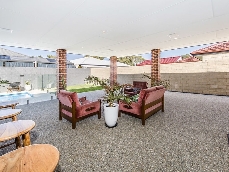 12 Bobtail Bend, Wannanup WA 6210