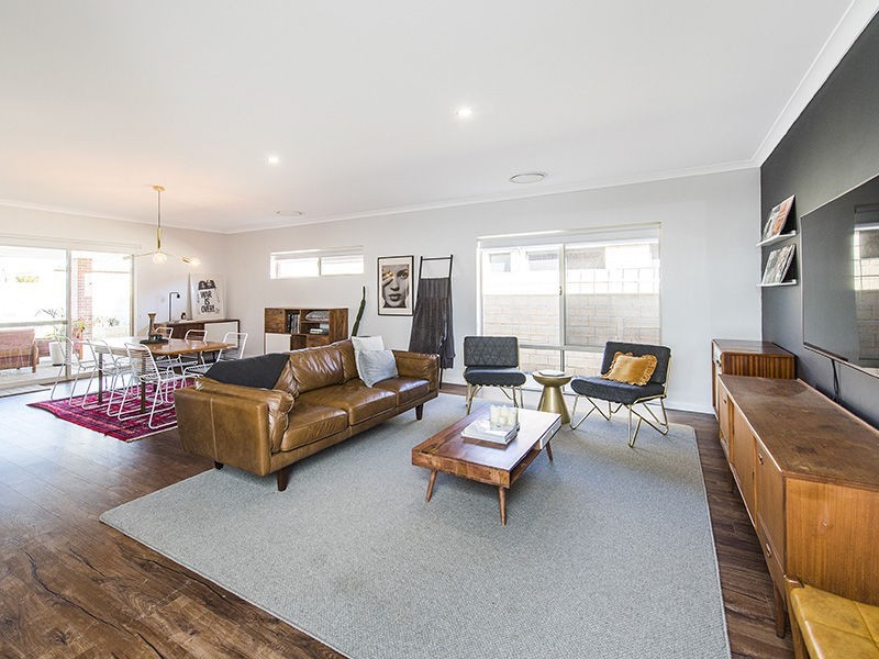 12 Bobtail Bend, Wannanup WA 6210