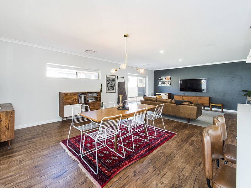 12 Bobtail Bend, Wannanup WA 6210