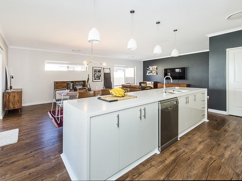 12 Bobtail Bend, Wannanup WA 6210