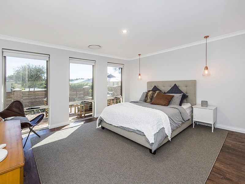 12 Bobtail Bend, Wannanup WA 6210