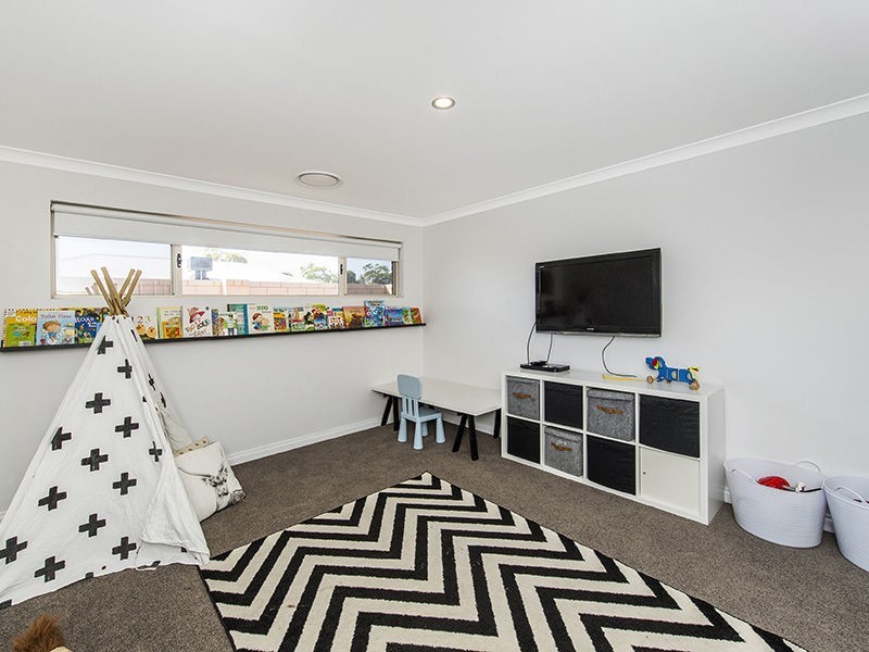 12 Bobtail Bend, Wannanup WA 6210