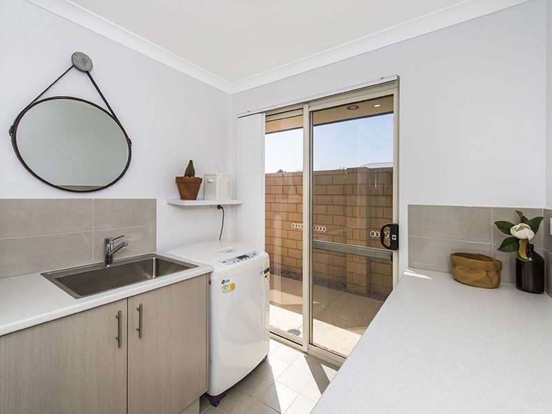 12 Bobtail Bend, Wannanup WA 6210