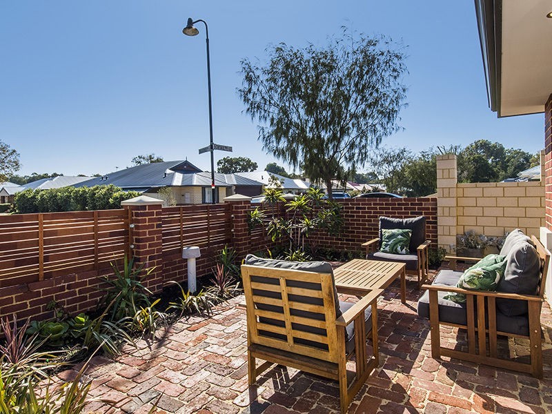 12 Bobtail Bend, Wannanup WA 6210