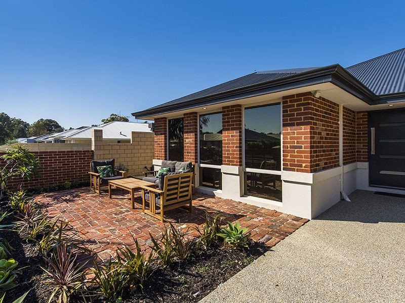12 Bobtail Bend, Wannanup WA 6210