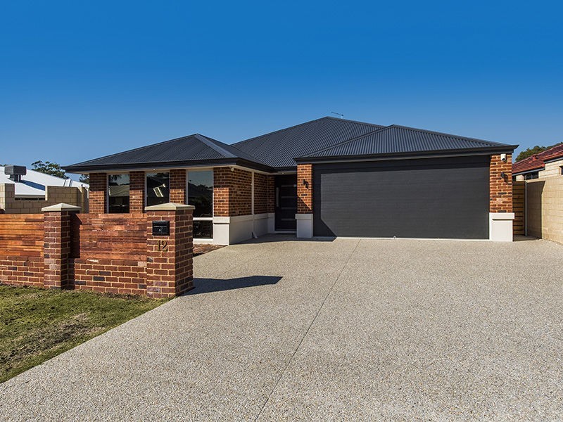 12 Bobtail Bend, Wannanup WA 6210