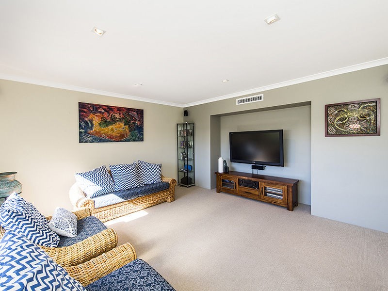 25 Conservation Loop, Erskine WA 6210