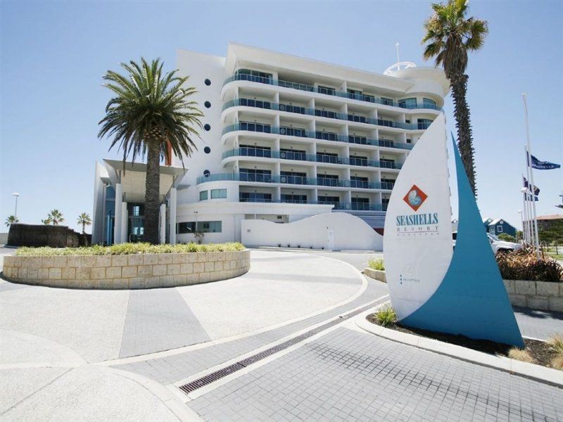 Unit 402//16 Dolphin Drive, Seashells Resort, Mandurah WA 6210
