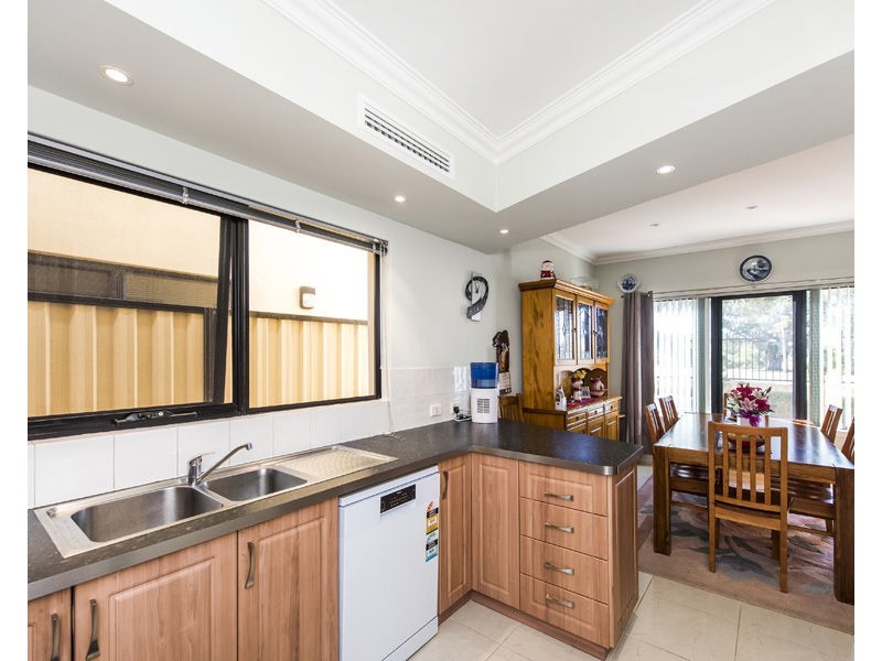 4/21 Pebblebeach Boulevard, Meadow Springs WA 6210