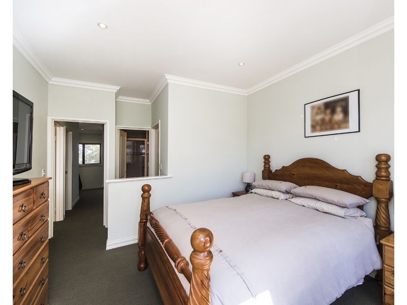 4/21 Pebblebeach Boulevard, Meadow Springs WA 6210