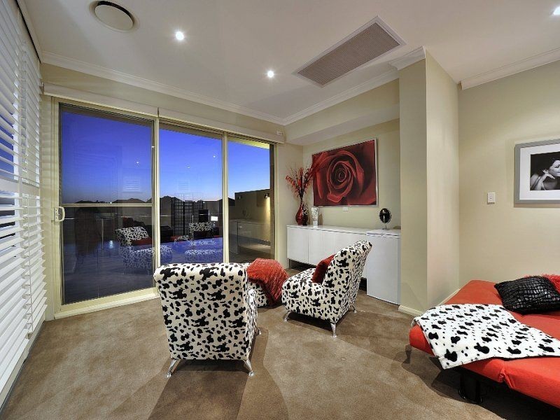 19 Picaroon Place, Halls Head WA 6210