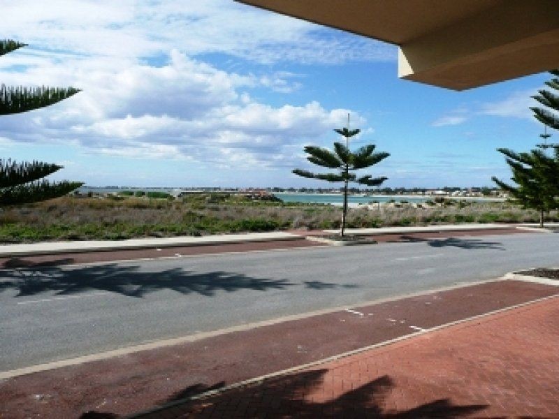 1/51 Breakwater Parade, Mandurah WA 6210