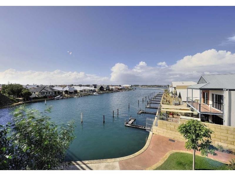 11/3 Piccolo Place, Halls Head WA 6210