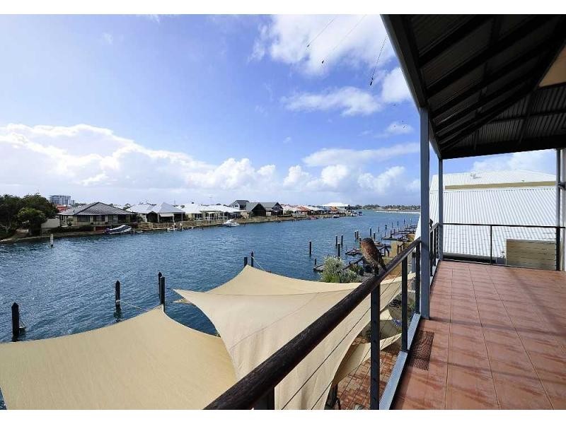 11/3 Piccolo Place, Halls Head WA 6210