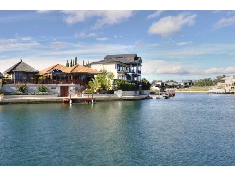 4 Brindabella Crescent, Halls Head WA 6210