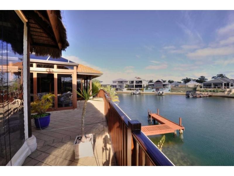 4 Brindabella Crescent, Halls Head WA 6210