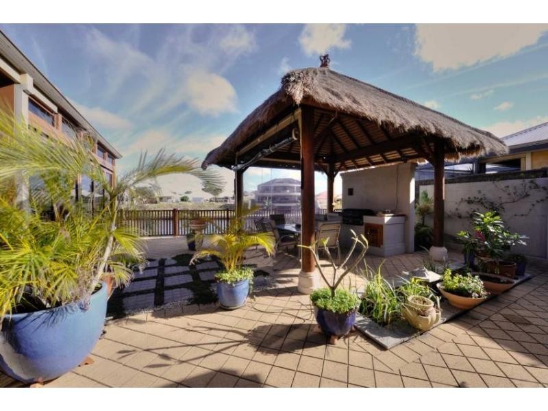 4 Brindabella Crescent, Halls Head WA 6210