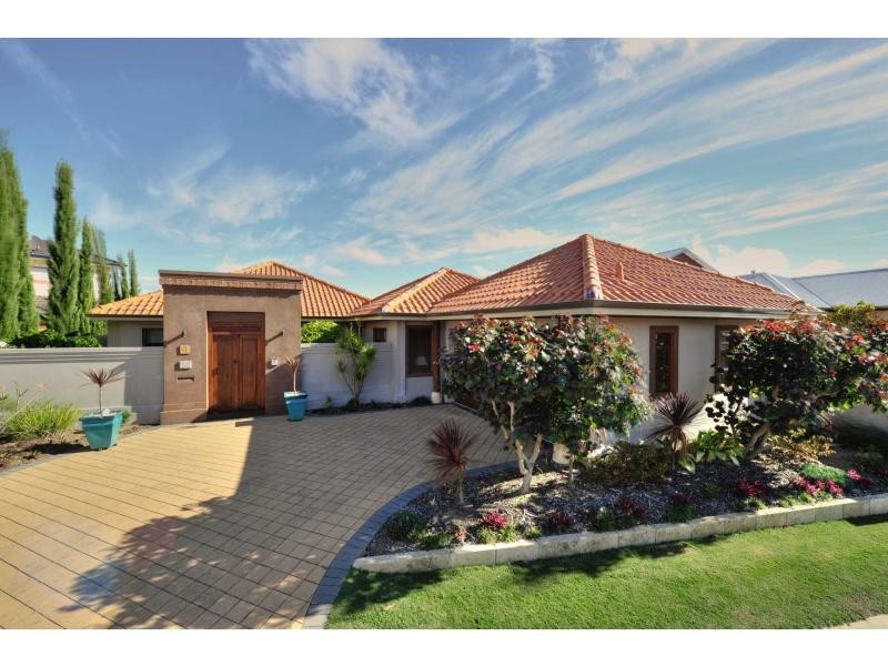 4 Brindabella Crescent, Halls Head WA 6210