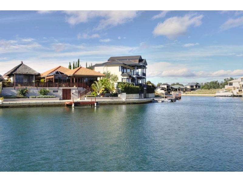 4 Brindabella Crescent, Halls Head WA 6210