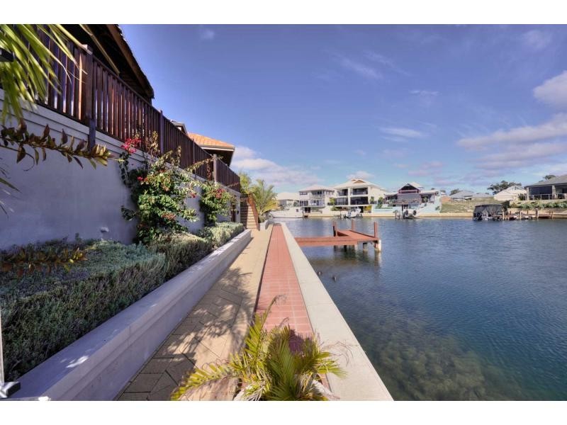 4 Brindabella Crescent, Halls Head WA 6210